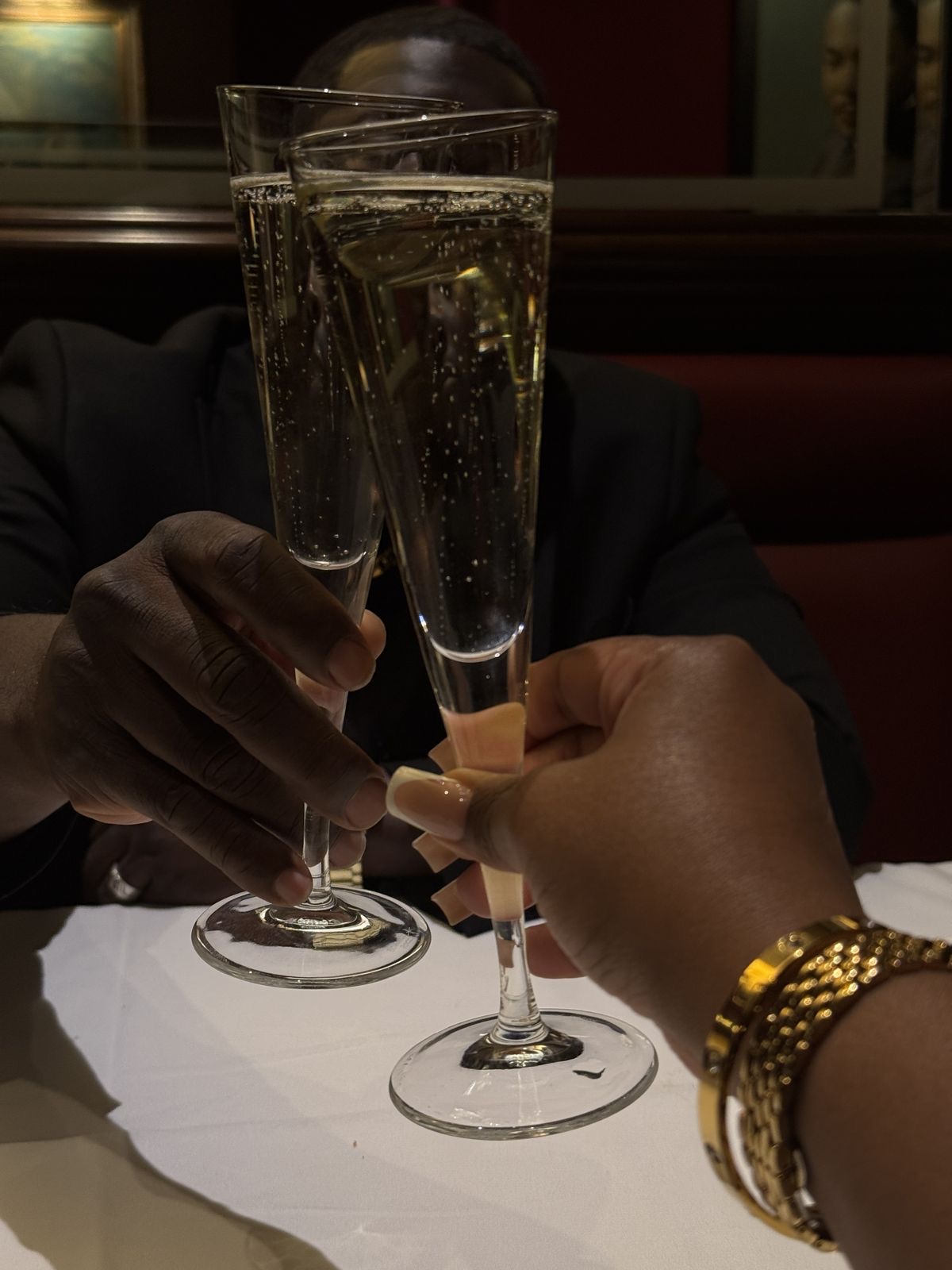 Coupes de champagne lors d'un toast